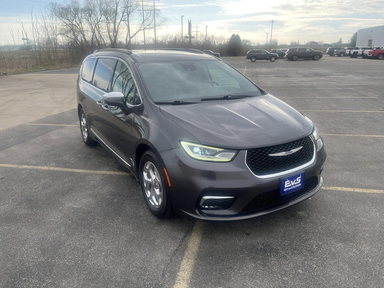 2022 Chrysler Pacifica Limited FWD w/AdaptiveCruise Sunroof Nav Saukville WI