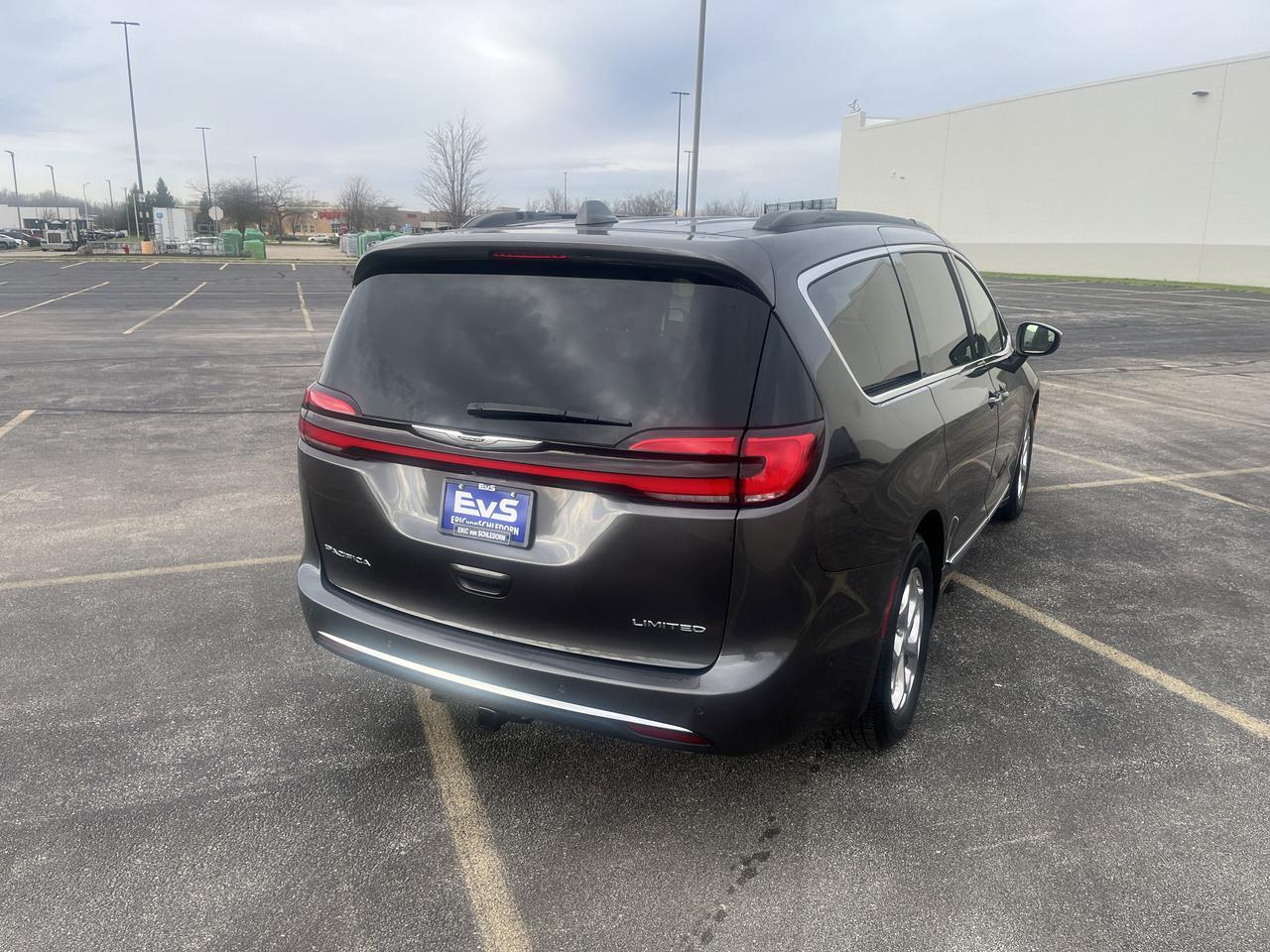 2022 Chrysler Pacifica Limited FWD w/AdaptiveCruise Sunroof Nav Saukville WI