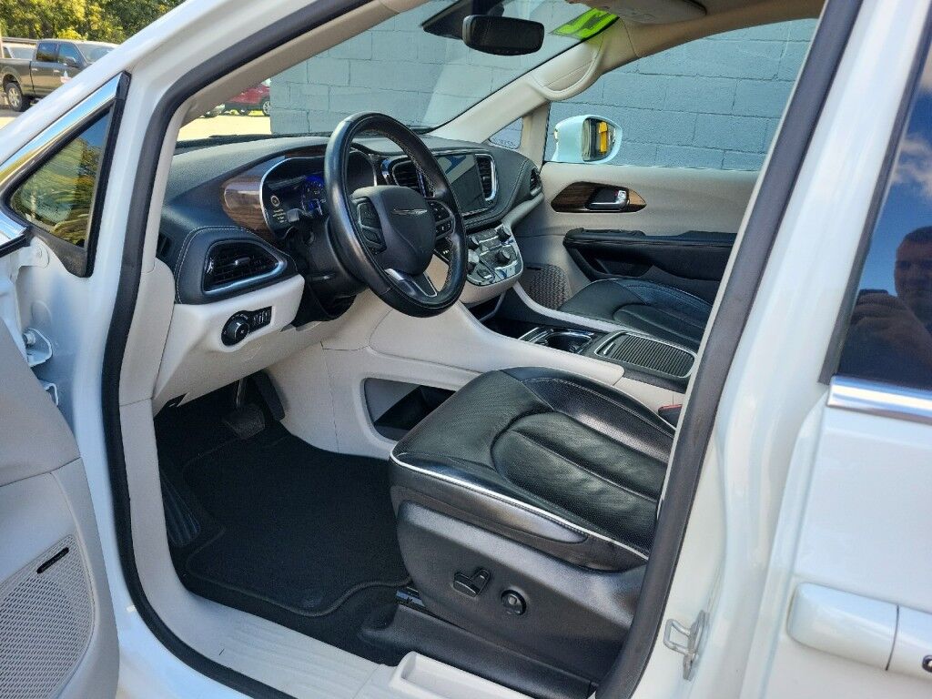2022 Chrysler Pacifica Limited Vestal NY