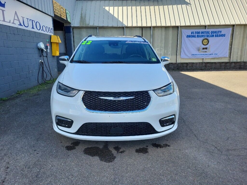 2022 Chrysler Pacifica Limited Vestal NY