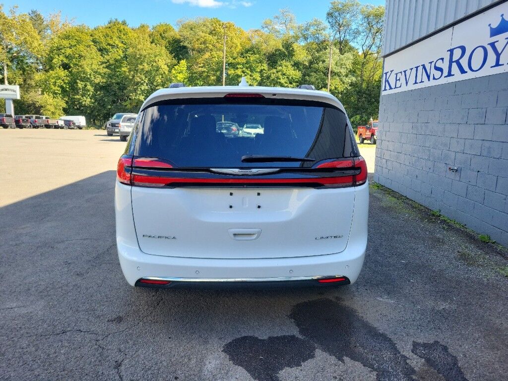 2022 Chrysler Pacifica Limited Vestal NY