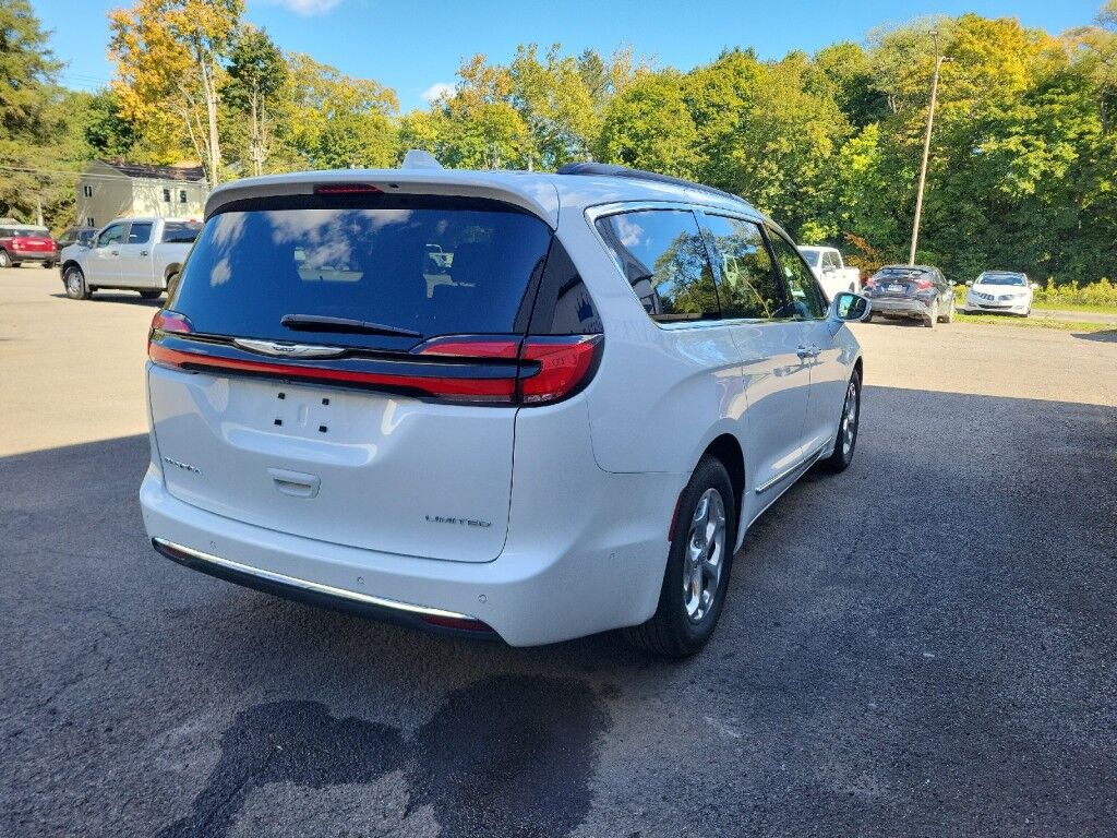 2022 Chrysler Pacifica Limited Vestal NY