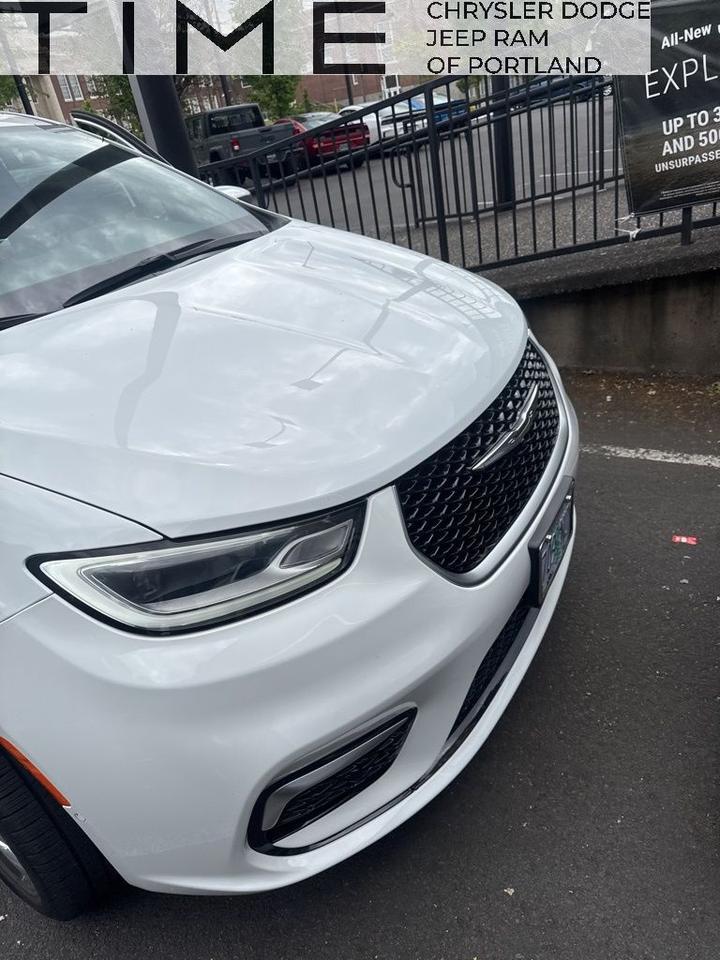 2022 Chrysler Pacifica Pinnacle's photo