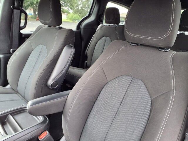 2022 Chrysler Pacifica Touring  TX