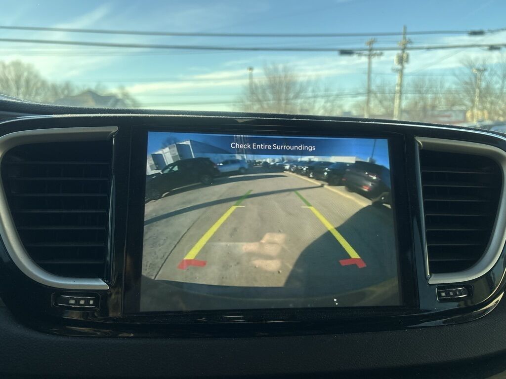 2022 Chrysler Pacifica Touring L Crestwood KY