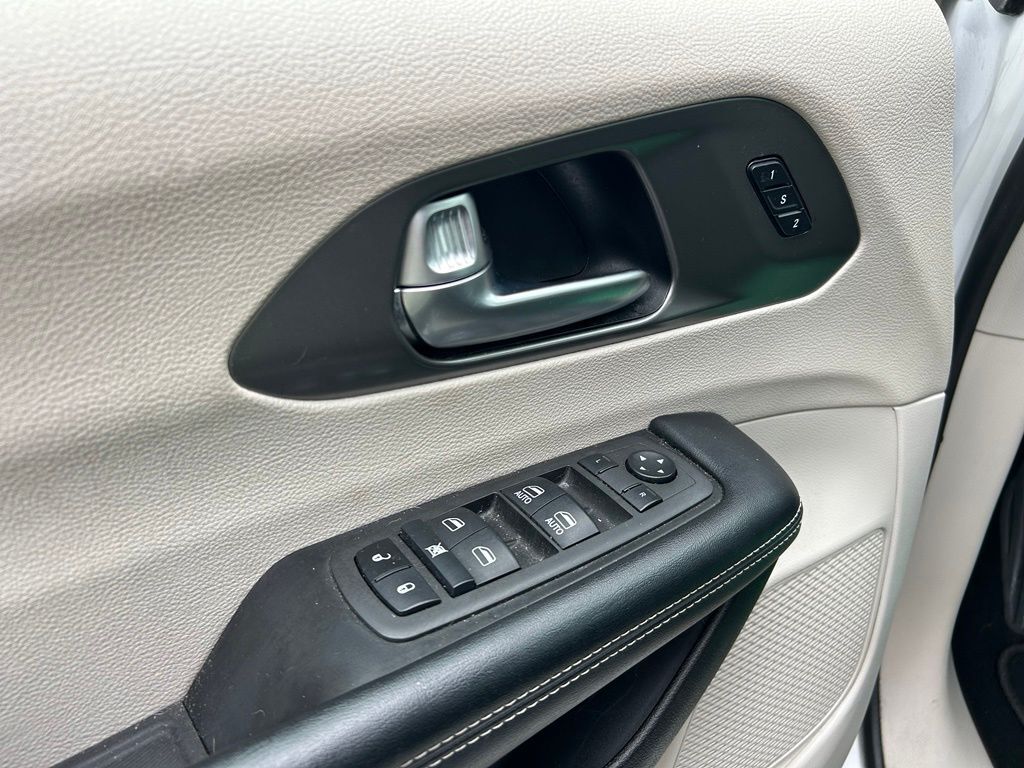 2022 Chrysler Pacifica Touring L Crestwood KY