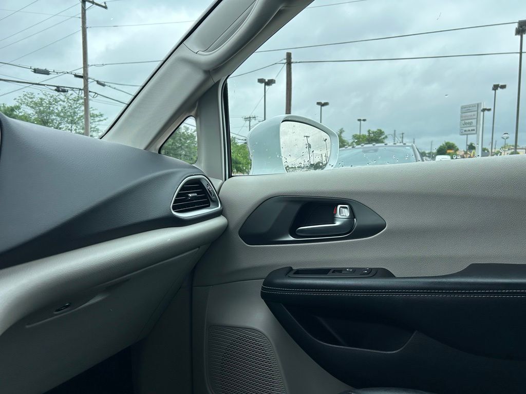 2022 Chrysler Pacifica Touring L Crestwood KY