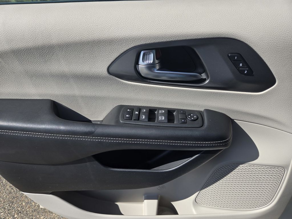 2022 Chrysler Pacifica Touring L Folsom CA