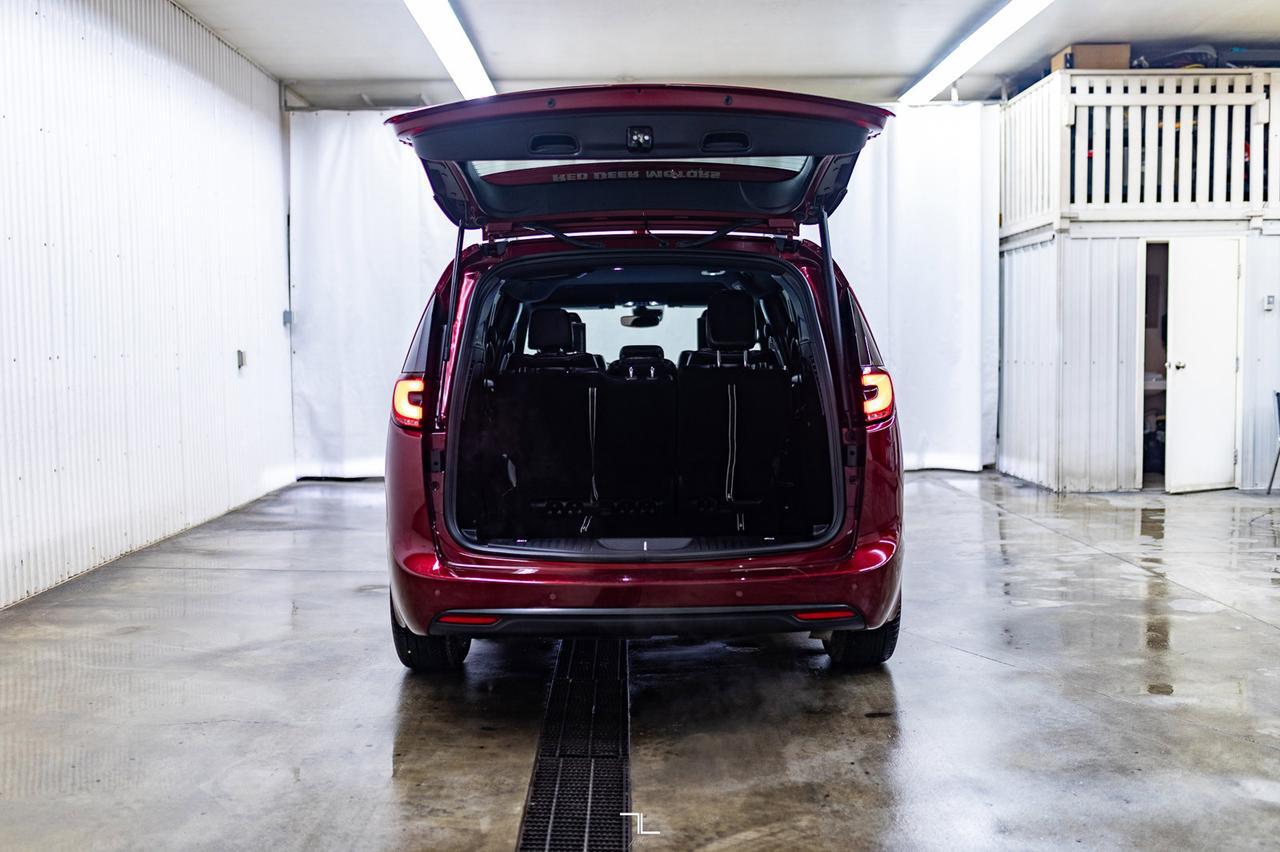 2022 Chrysler Pacifica Touring L Leather Nav DVD BCam Red Deer AB