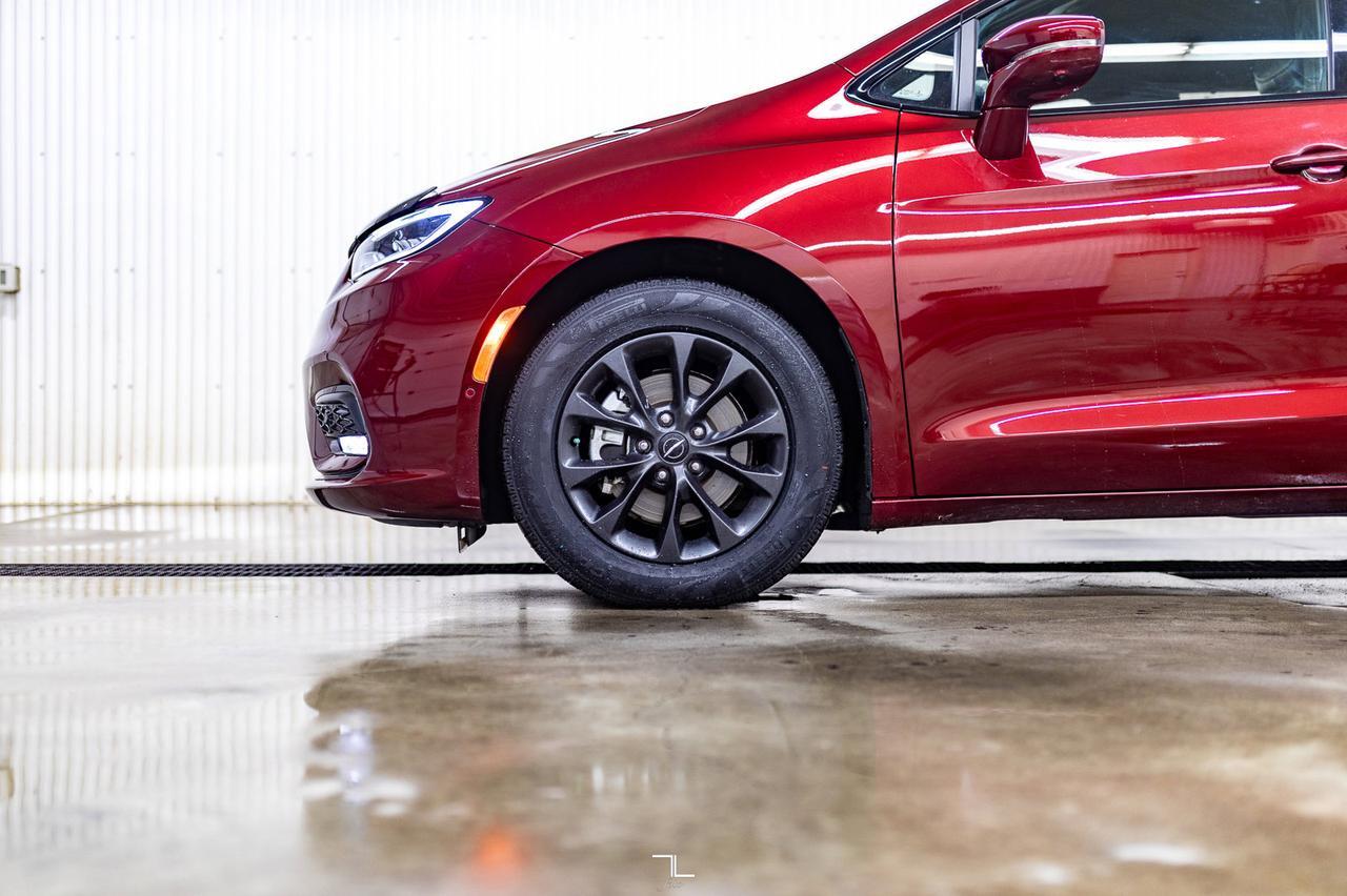 2022 Chrysler Pacifica Touring L Leather Nav DVD BCam Red Deer AB