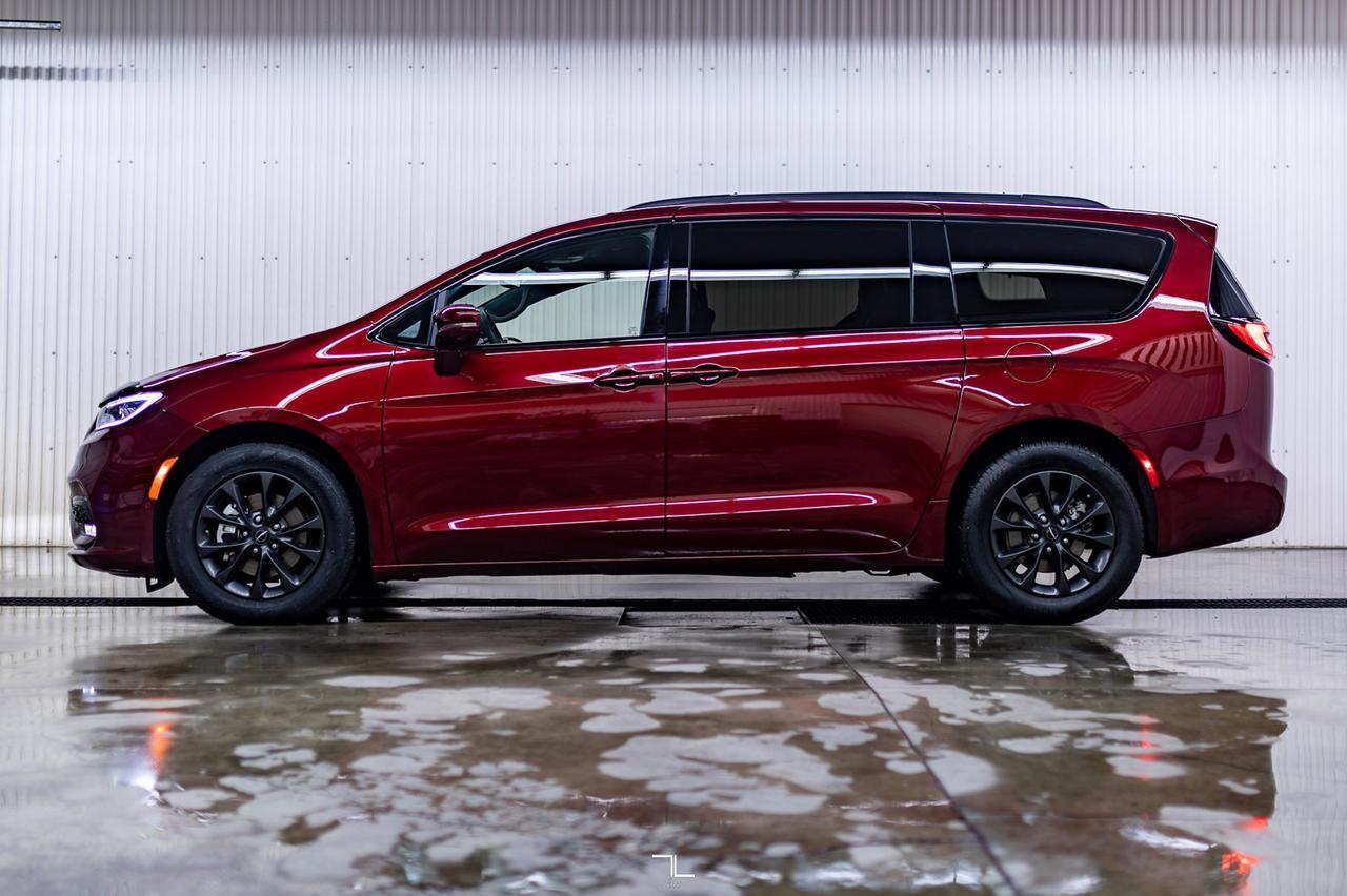 2022 Chrysler Pacifica Touring L Leather Nav DVD BCam Red Deer AB
