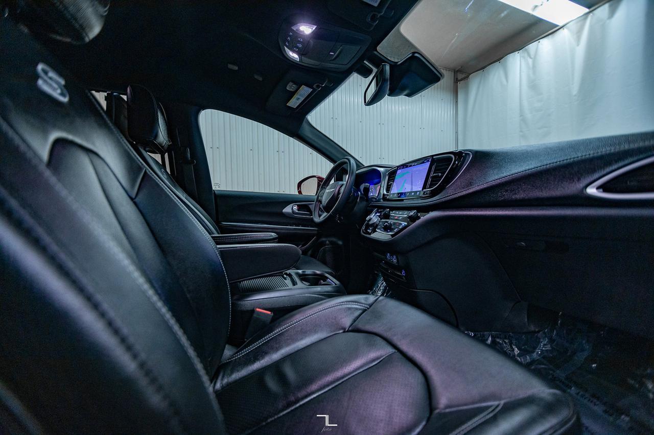 2022 Chrysler Pacifica Touring L Leather Nav DVD BCam Red Deer AB