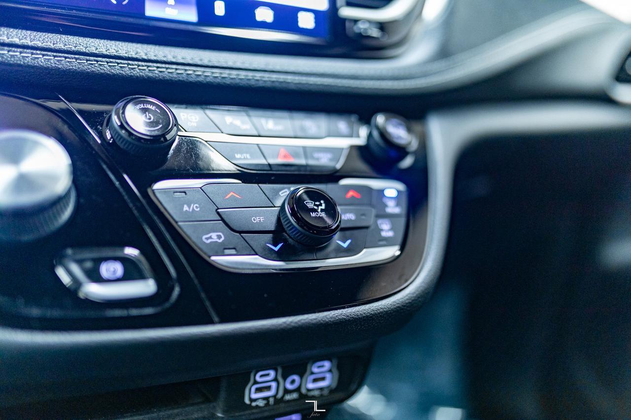 2022 Chrysler Pacifica Touring L Leather Nav DVD BCam Red Deer AB