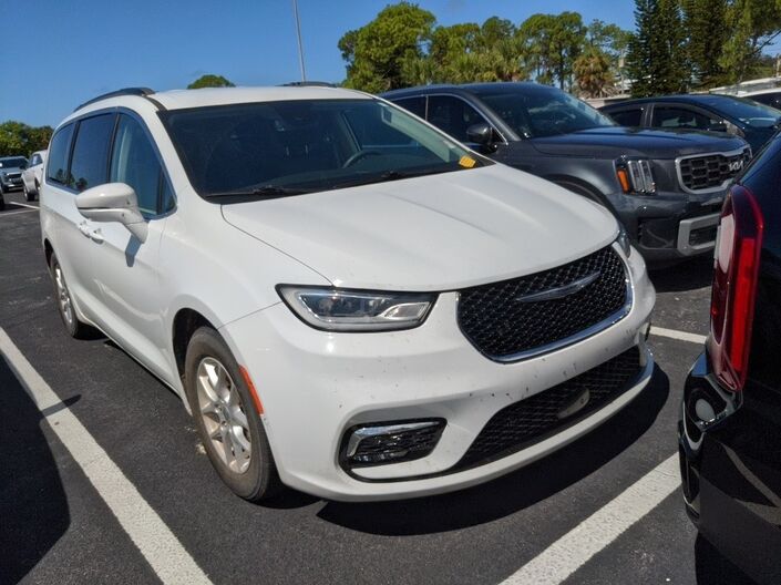 2022 Chrysler Pacifica Touring L Oshkosh WI