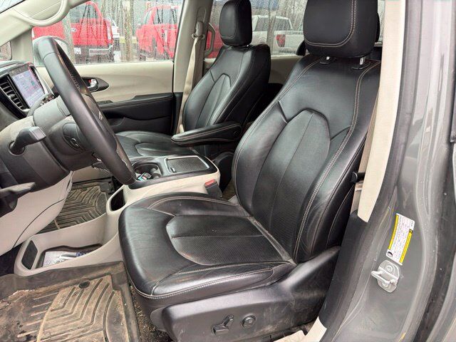 2022 Chrysler Pacifica Touring L Pine River MN