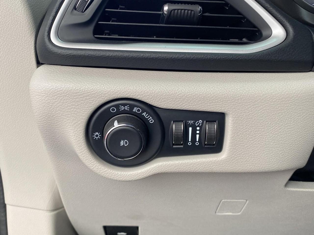 2022 Chrysler Pacifica Touring L Richmond Hill NY