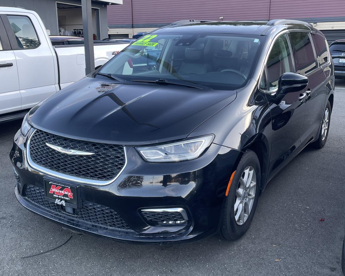 2022 Chrysler Pacifica Touring L Van 4D