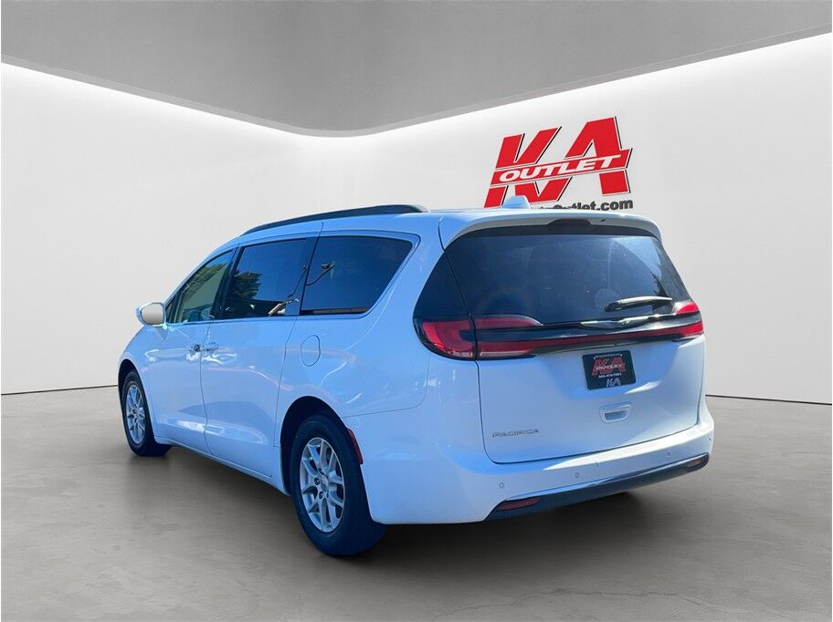 2022 Chrysler Pacifica Touring L Van 4D