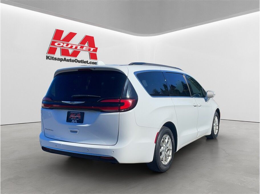 2022 Chrysler Pacifica Touring L Van 4D