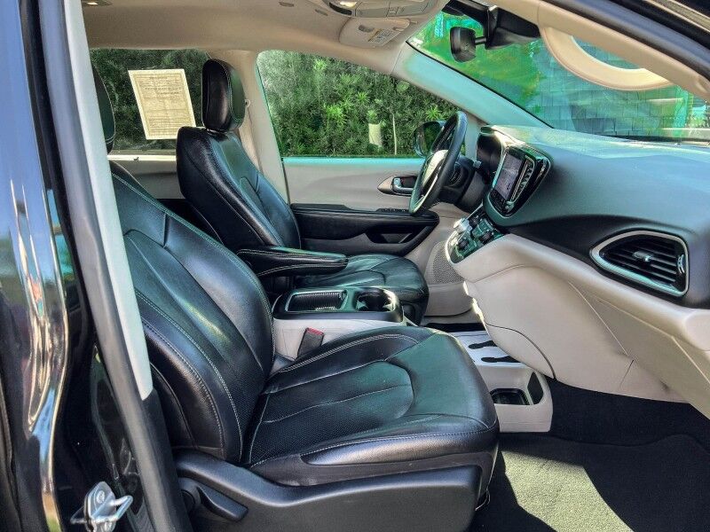 2022 Chrysler Pacifica Touring L Wilmington NC