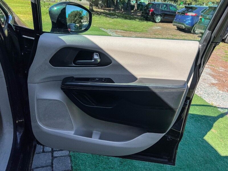 2022 Chrysler Pacifica Touring L Wilmington NC