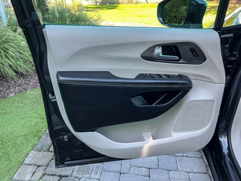 2022 Chrysler Pacifica Touring L Wilmington NC