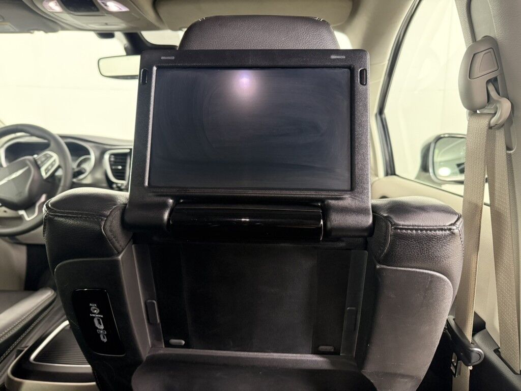 2022 Chrysler Pacifica Touring L w/Navigation & Theater Family Group Maumee OH