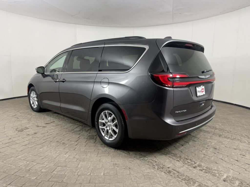 2022 Chrysler Pacifica Touring L w/Navigation & Theater Family Group Maumee OH