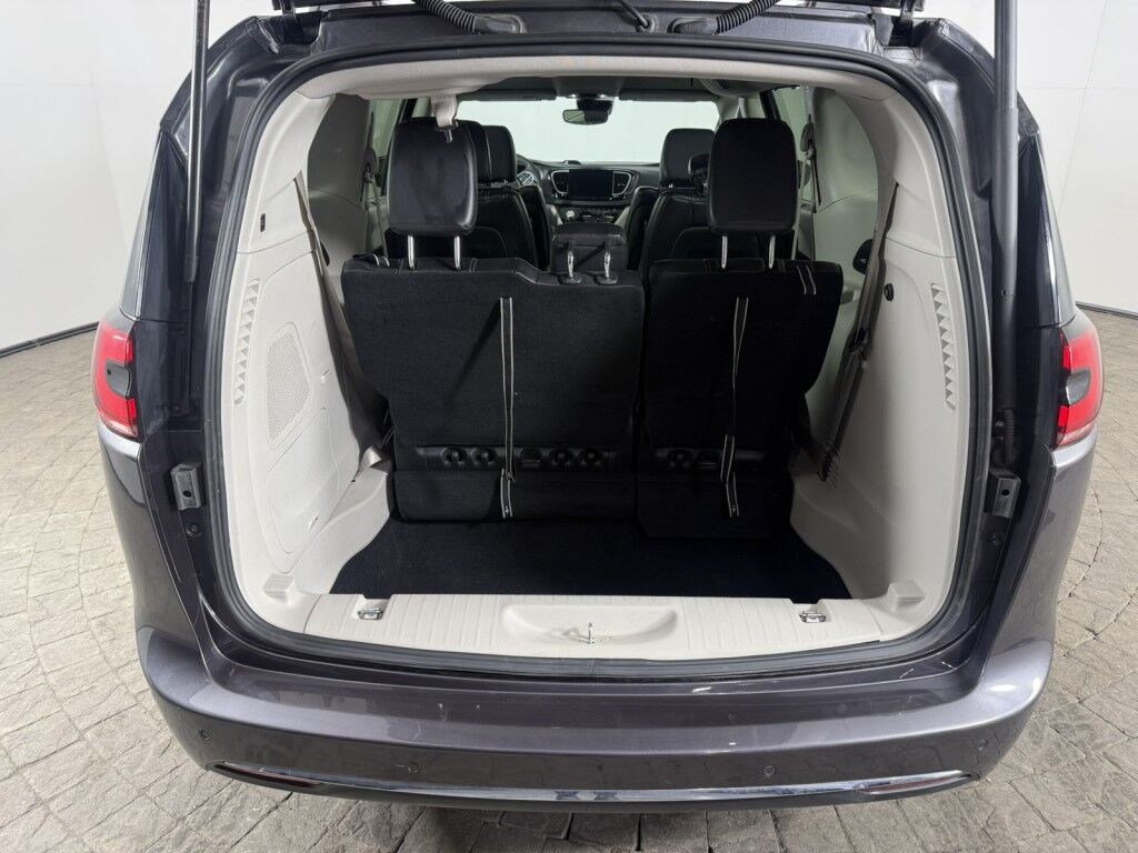 2022 Chrysler Pacifica Touring L w/Navigation & Theater Family Group Maumee OH