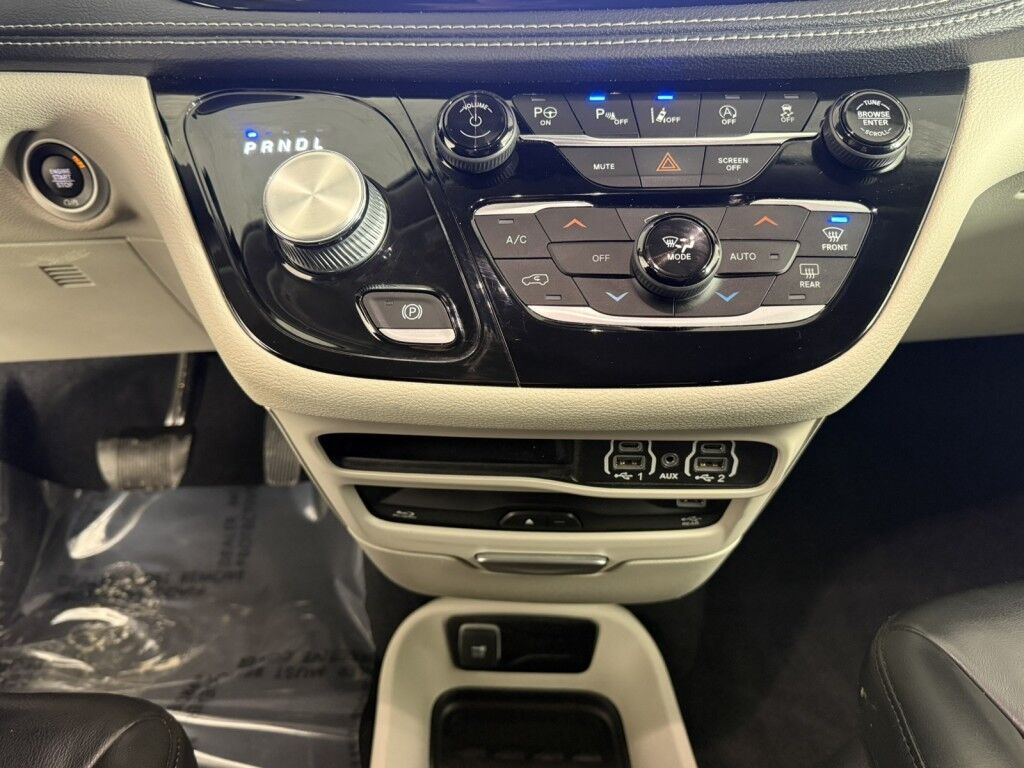 2022 Chrysler Pacifica Touring L w/Navigation & Theater Family Group Maumee OH