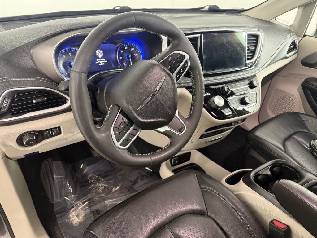 2022 Chrysler Pacifica Touring L w/Navigation & Theater Family Group Maumee OH