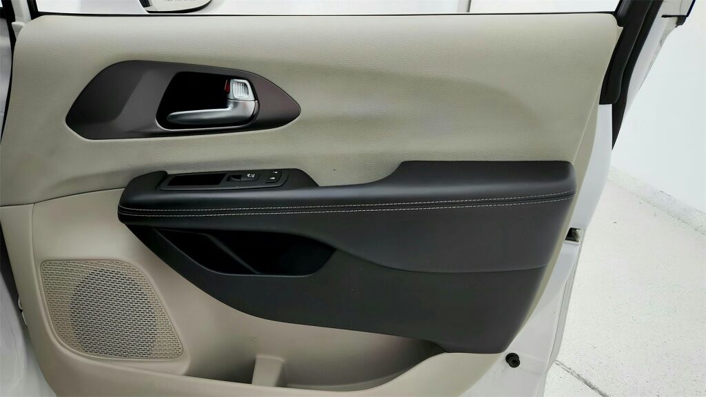 2022 Chrysler Pacifica Touring L Laurel MD