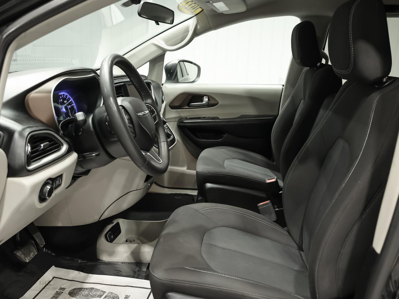 2022 Chrysler Voyager LX 7-Passenger Cranberry PA