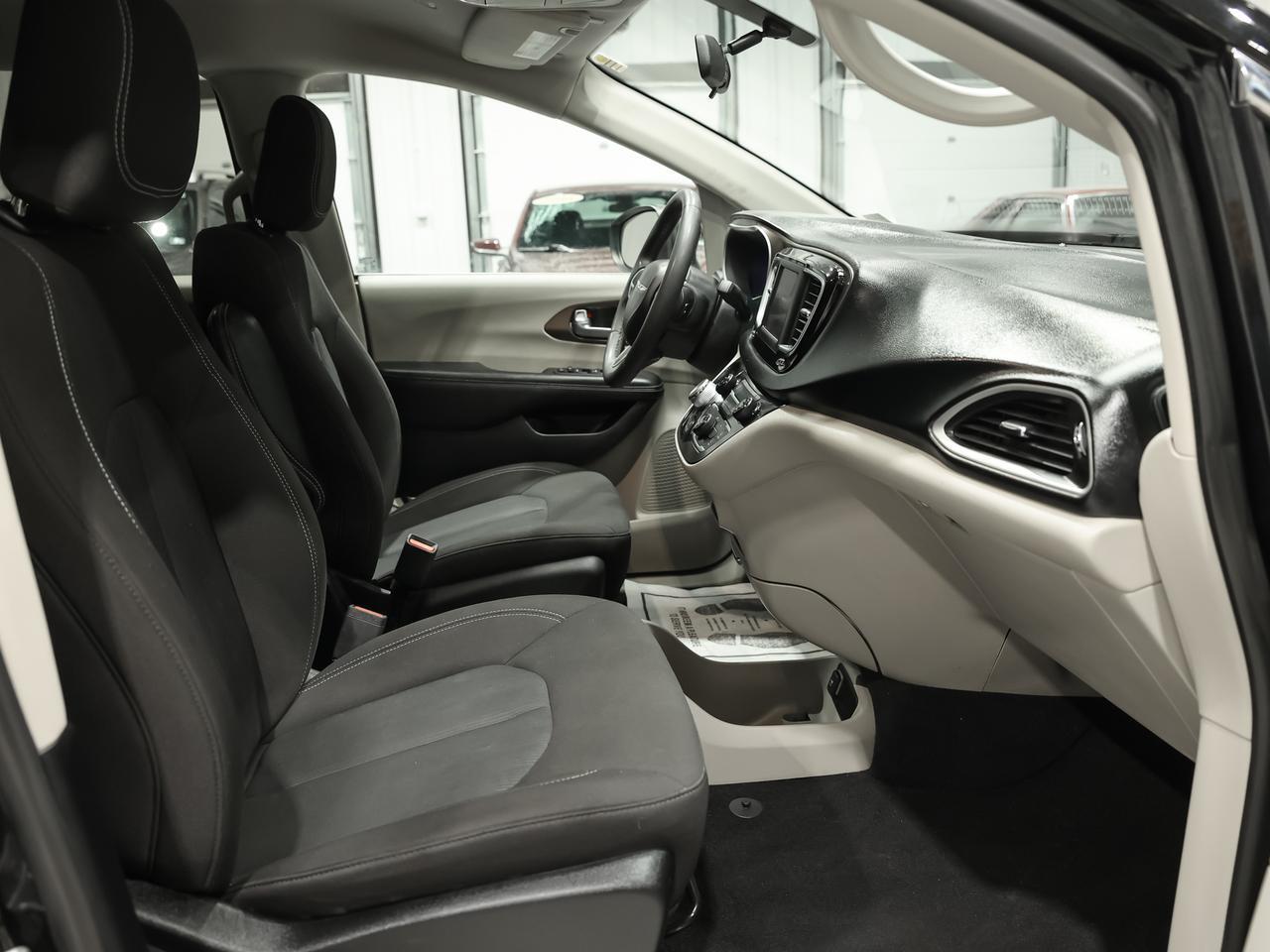 2022 Chrysler Voyager LX 7-Passenger Cranberry PA