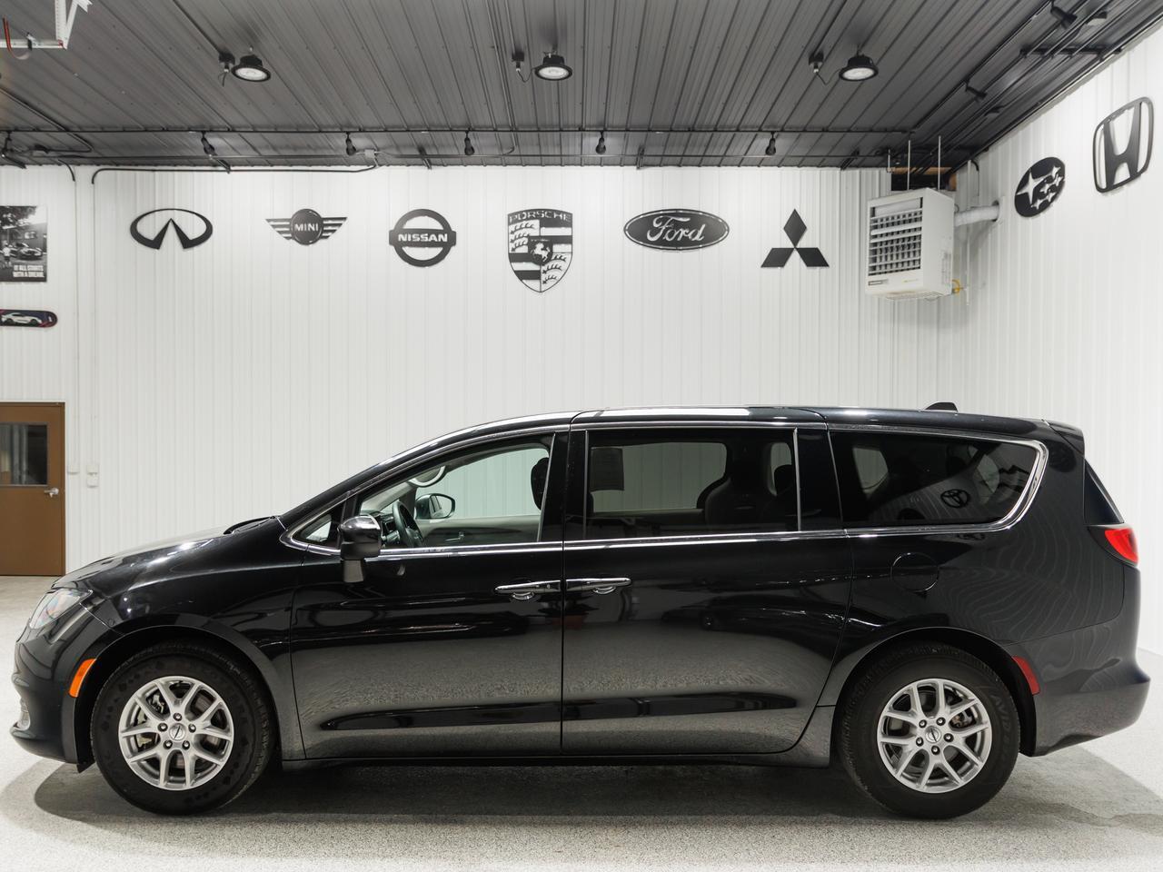 2022 Chrysler Voyager LX 7-Passenger Cranberry PA