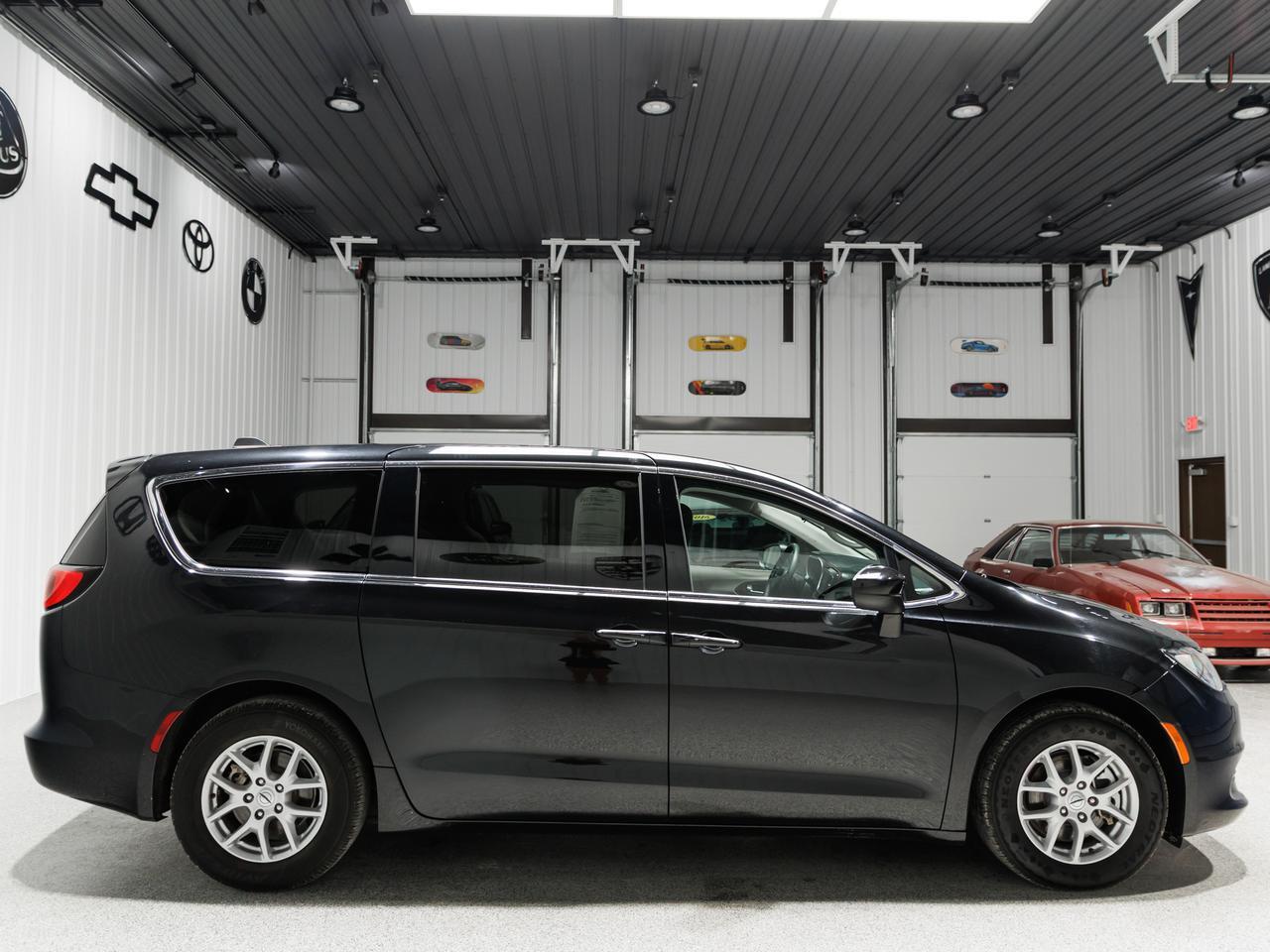 2022 Chrysler Voyager LX 7-Passenger Cranberry PA