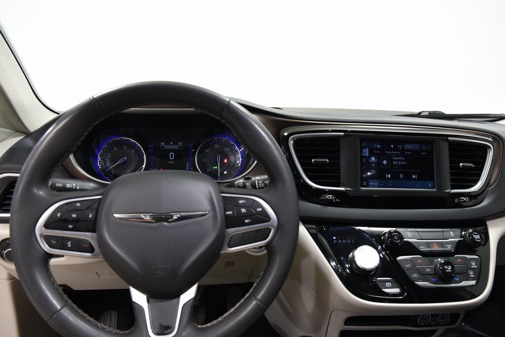 2022 Chrysler Voyager LX Akron
