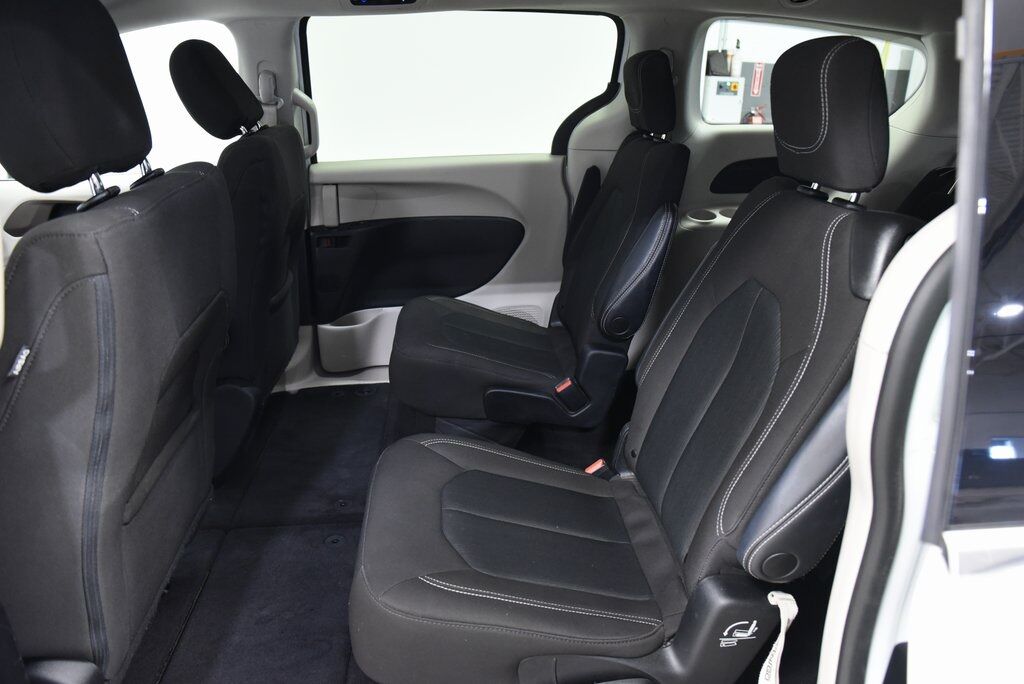 2022 Chrysler Voyager LX Akron