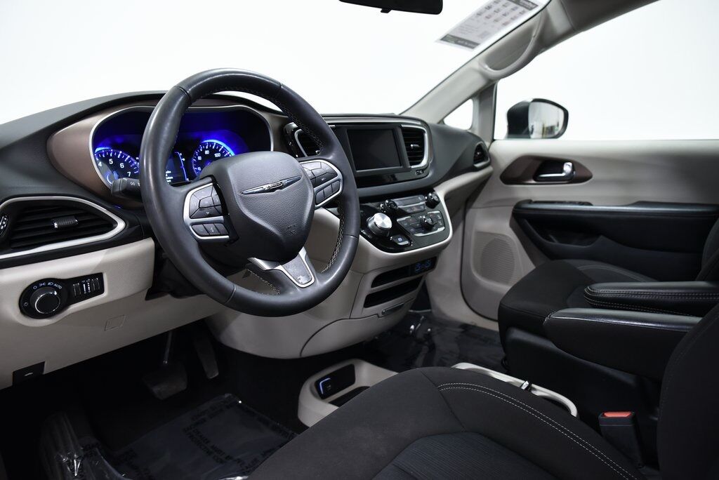 2022 Chrysler Voyager LX Akron