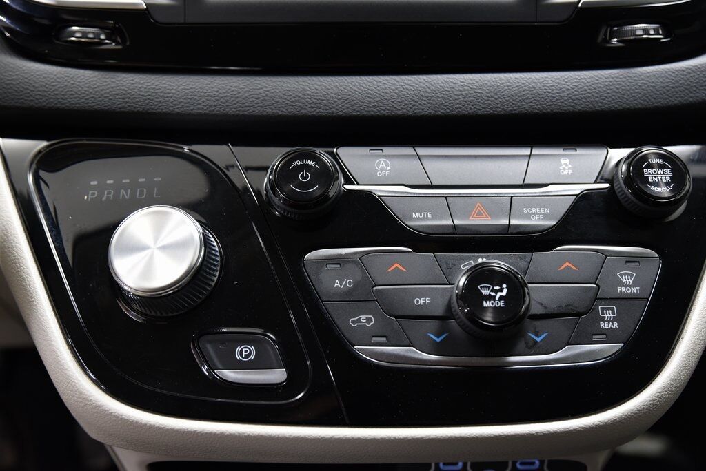 2022 Chrysler Voyager LX Akron