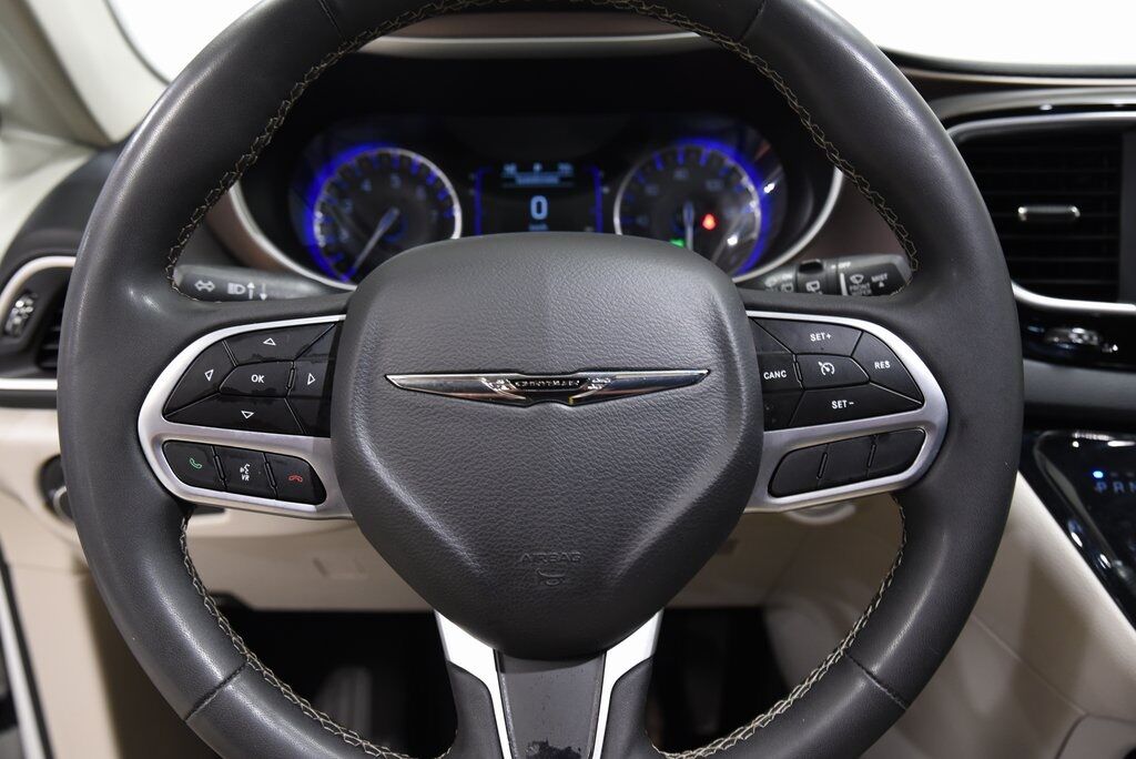 2022 Chrysler Voyager LX Akron