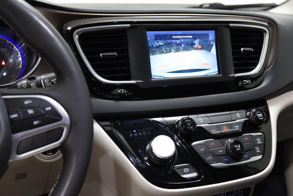 2022 Chrysler Voyager LX Akron