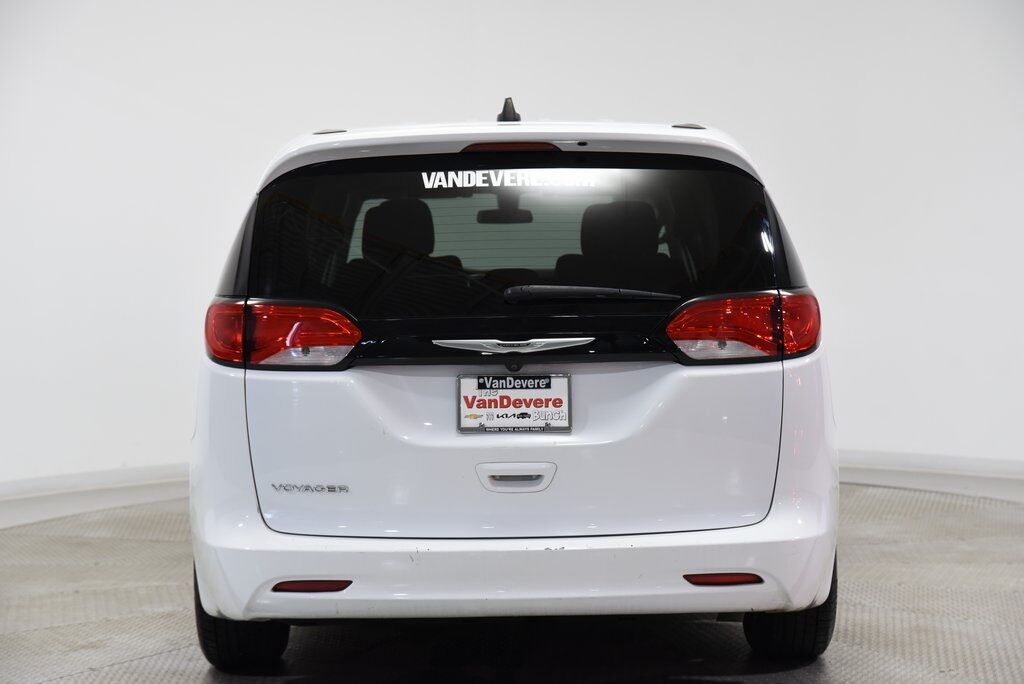 2022 Chrysler Voyager LX Akron
