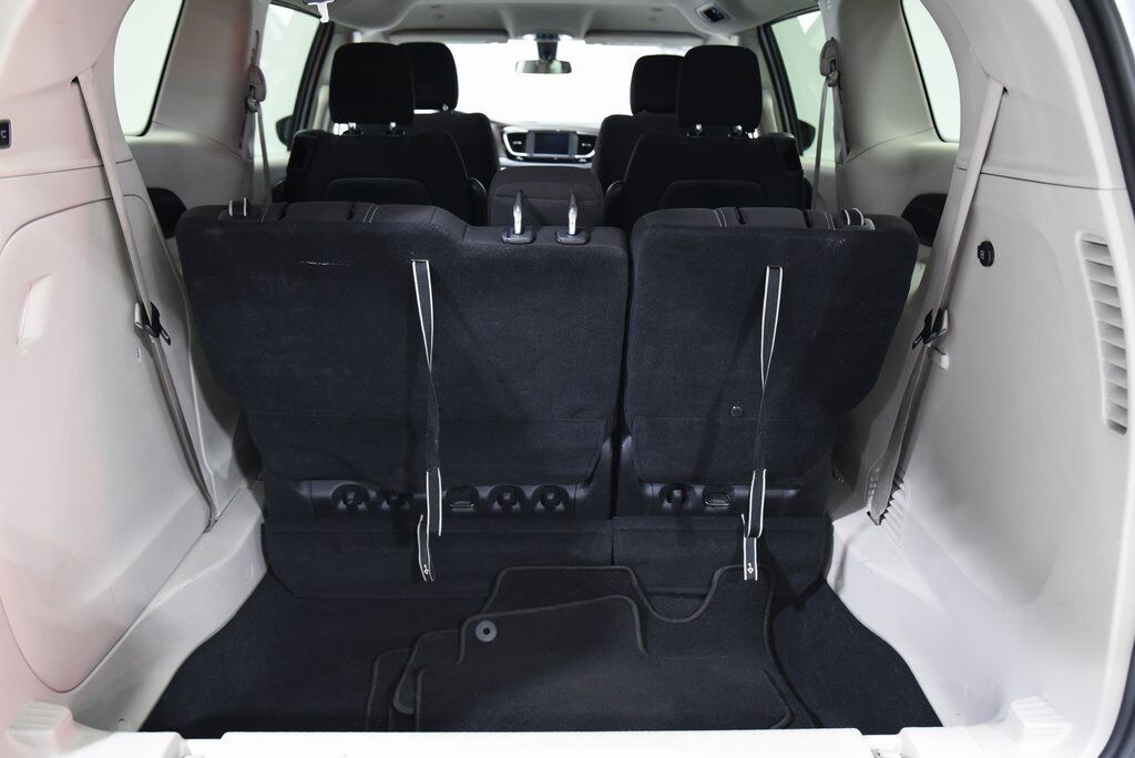 2022 Chrysler Voyager LX Akron