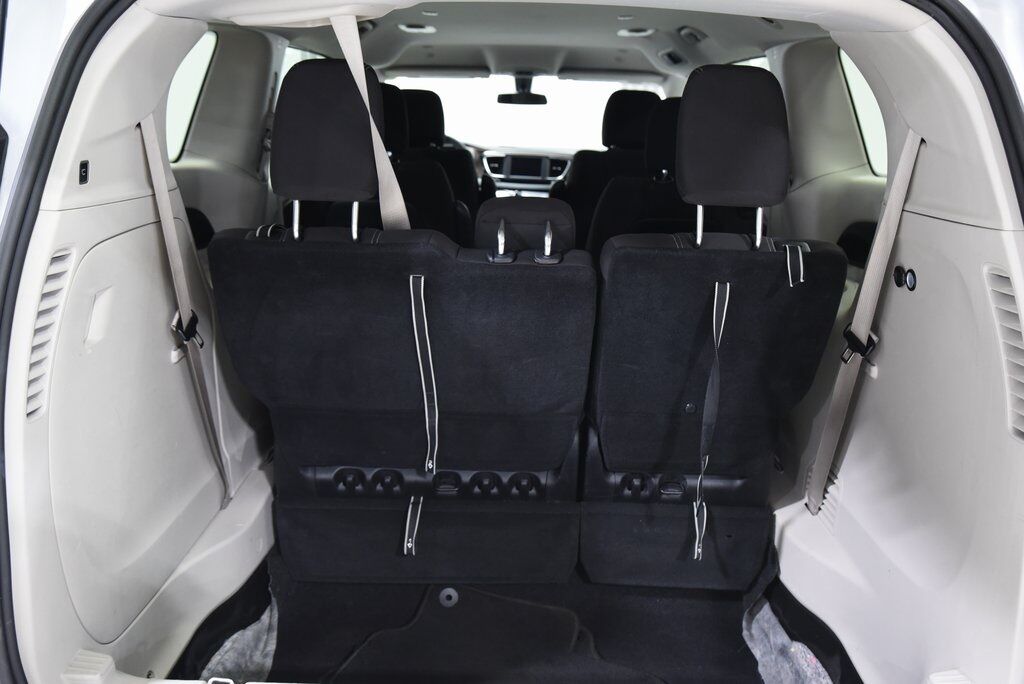 2022 Chrysler Voyager LX Akron OH