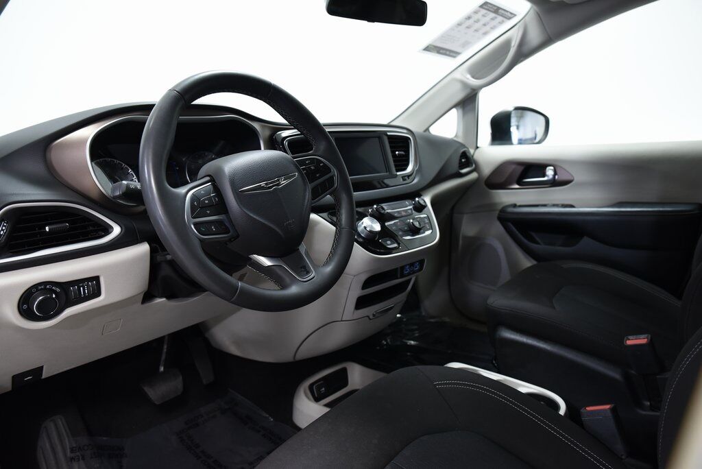 2022 Chrysler Voyager LX Akron OH