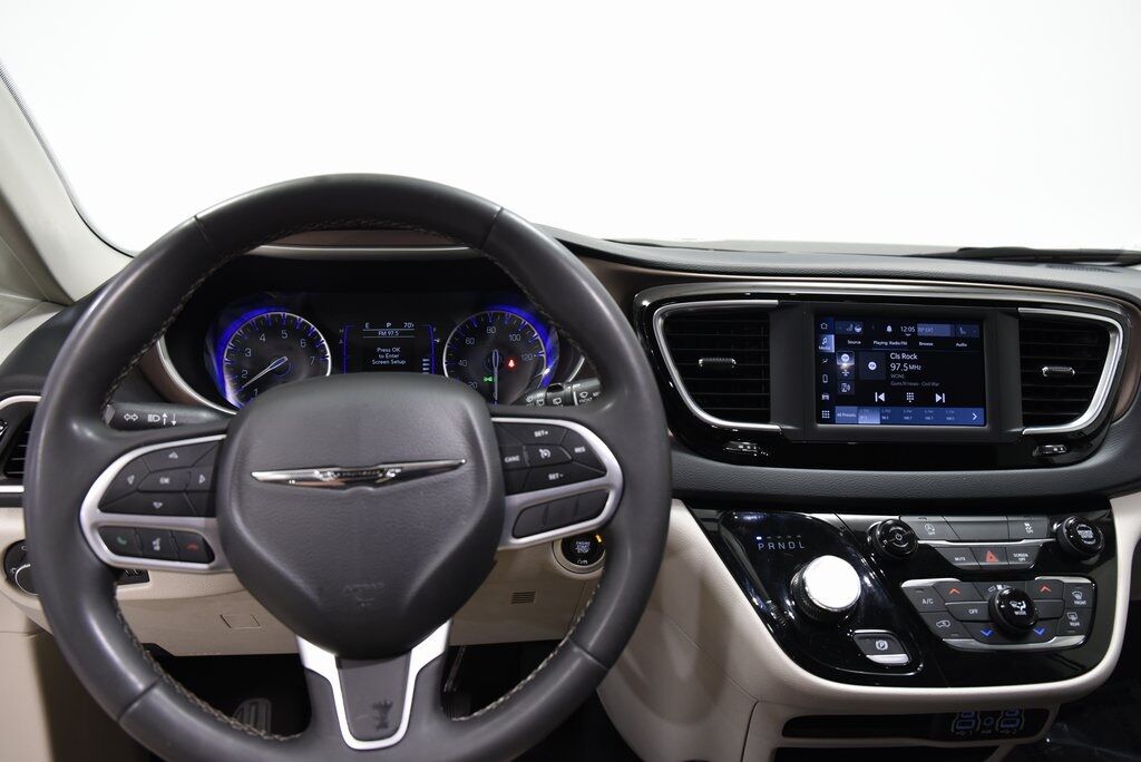 2022 Chrysler Voyager LX Akron OH