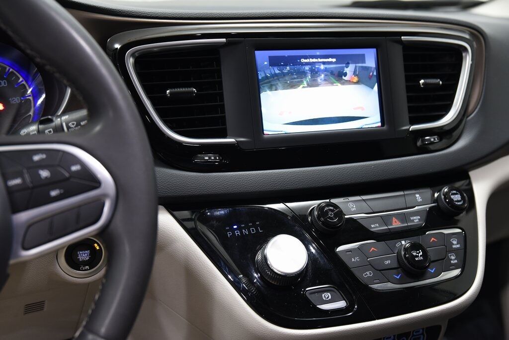 2022 Chrysler Voyager LX Akron OH