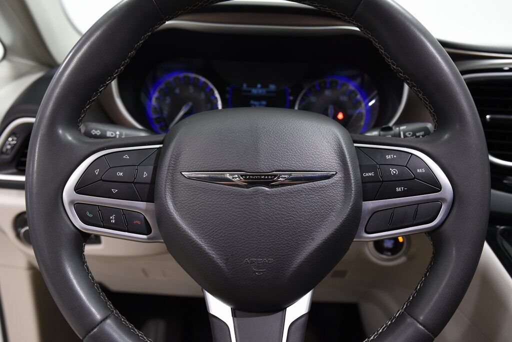 2022 Chrysler Voyager LX Akron OH