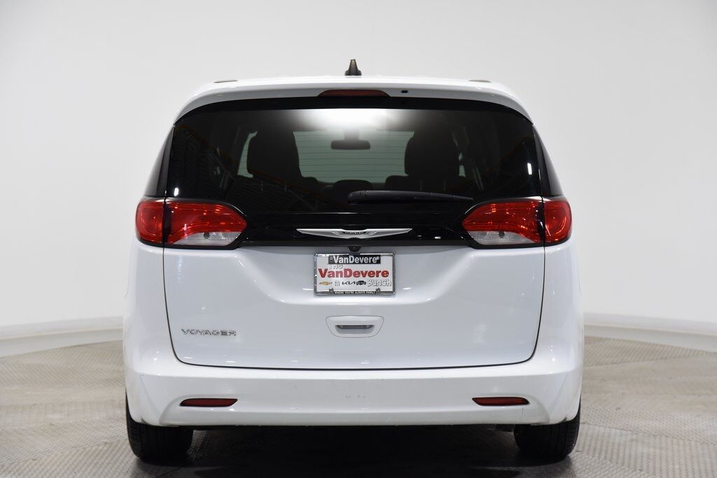 2022 Chrysler Voyager LX Akron OH